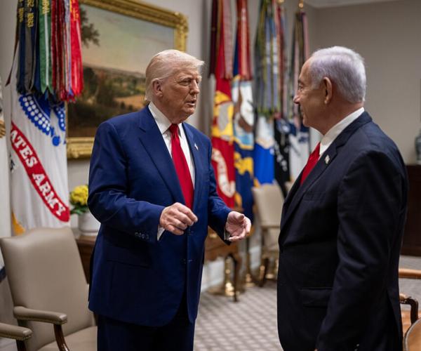 Trump greets Bibi, May 2025
